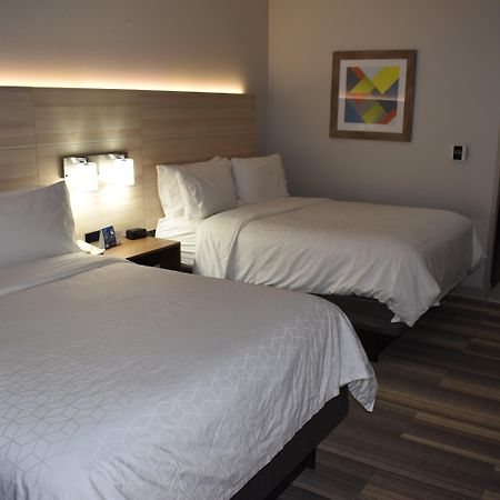Holiday Inn Express Hotel & Suites Mcpherson By Ihg Екстер'єр фото