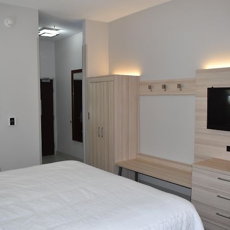 Holiday Inn Express Hotel & Suites Mcpherson By Ihg Екстер'єр фото