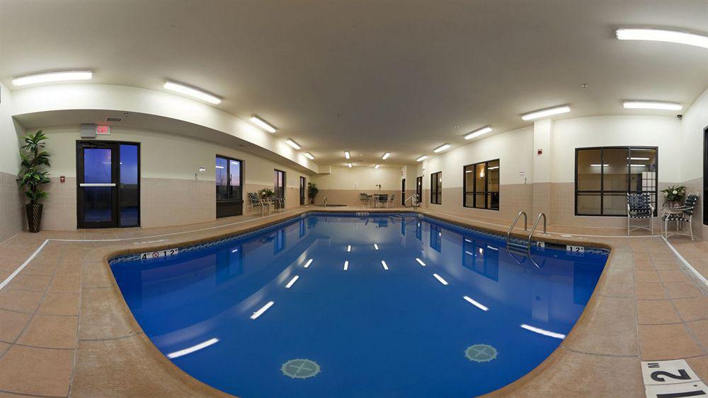 Holiday Inn Express Hotel & Suites Mcpherson By Ihg Екстер'єр фото