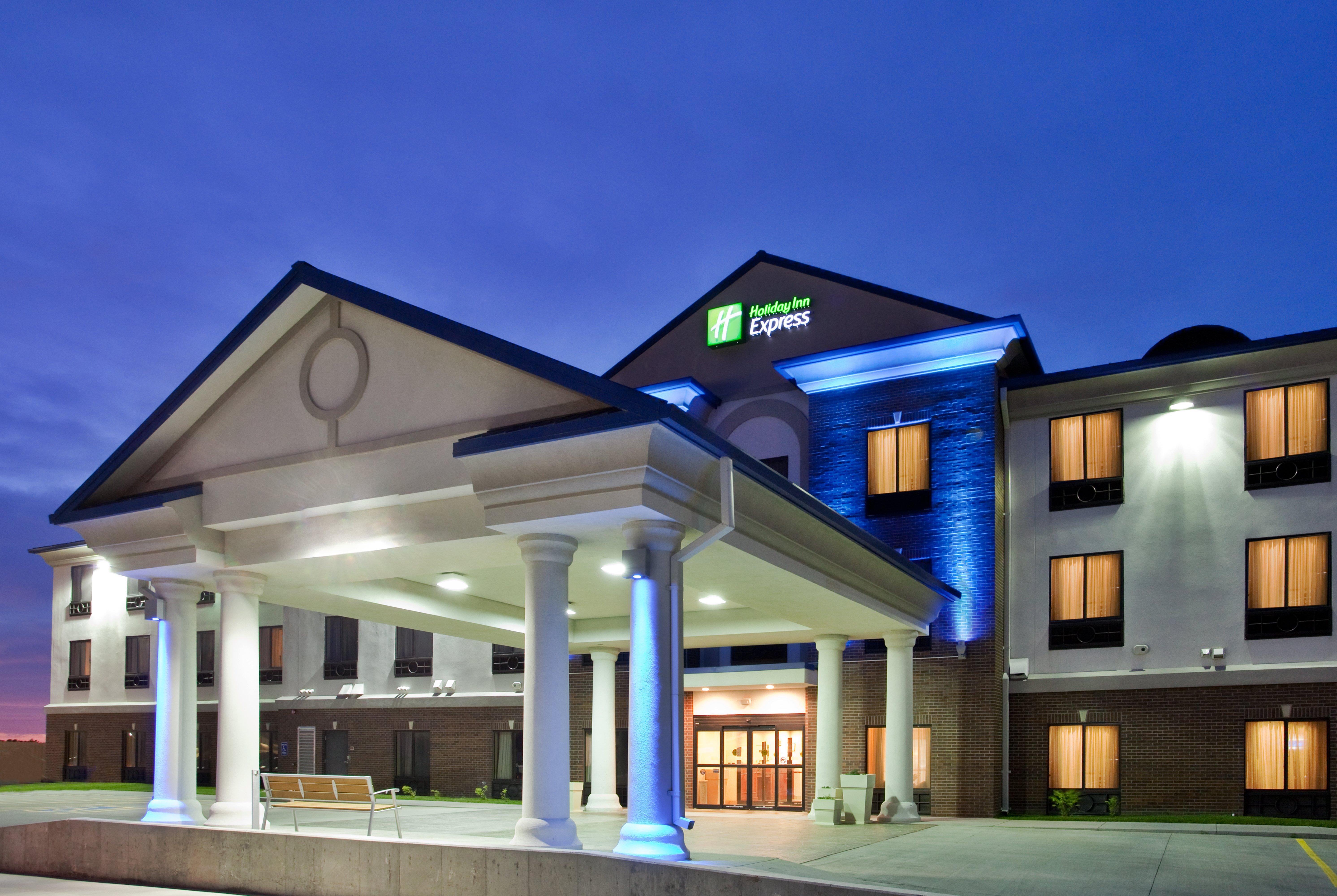Holiday Inn Express Hotel & Suites Mcpherson, An Ihg Hotel Екстер'єр фото