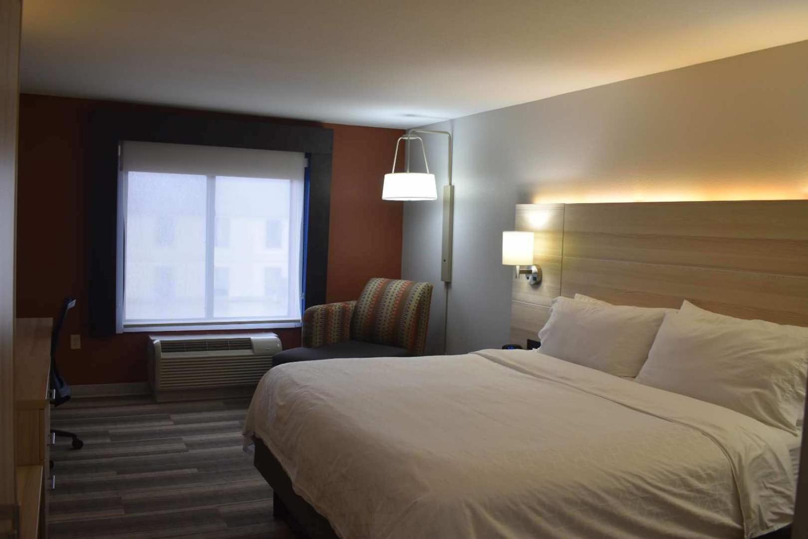 Holiday Inn Express Hotel & Suites Mcpherson By Ihg Екстер'єр фото