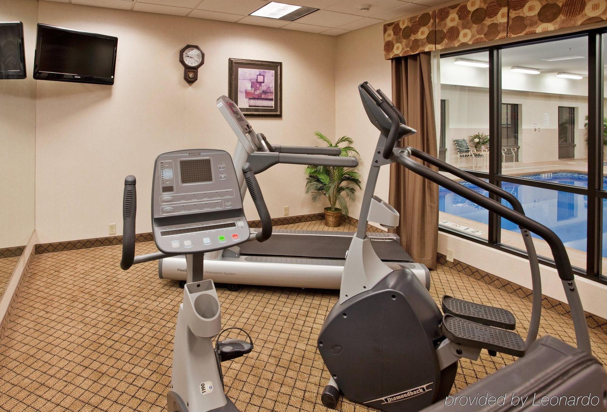 Holiday Inn Express Hotel & Suites Mcpherson By Ihg Зручності фото