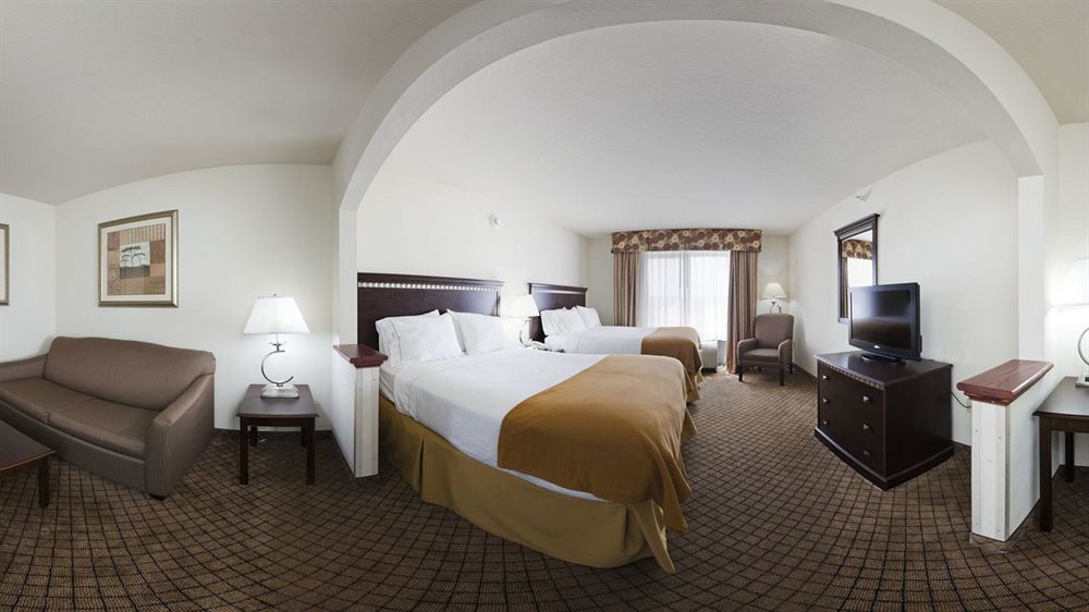 Holiday Inn Express Hotel & Suites Mcpherson By Ihg Екстер'єр фото